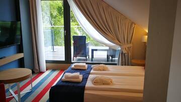 Фото номера Улучшенный семейный номер Отель Hotel Skipper г. Рева 2